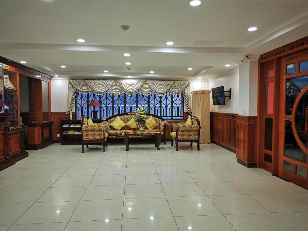 Jun Yue Hotel Phnom Penh Esterno foto