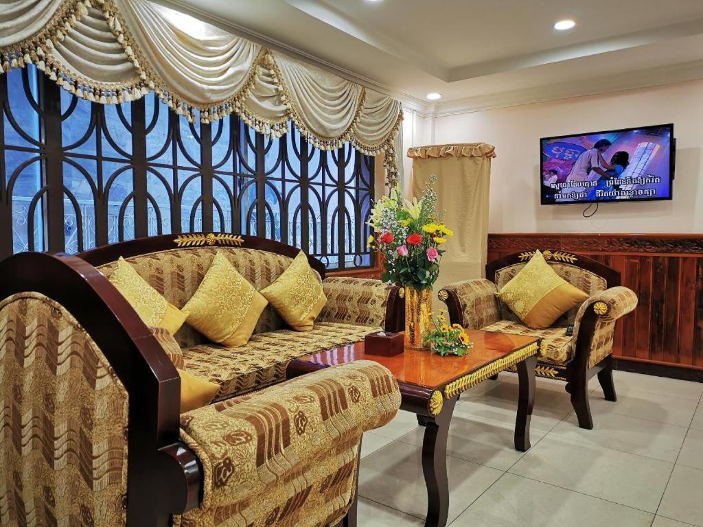 Jun Yue Hotel Phnom Penh Esterno foto