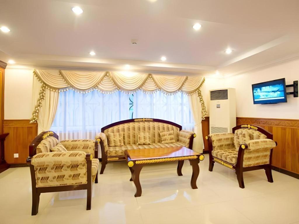 Jun Yue Hotel Phnom Penh Esterno foto