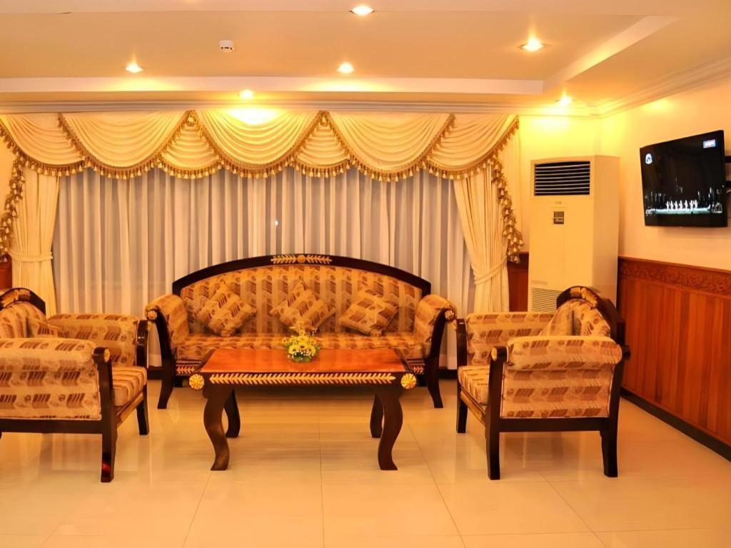 Jun Yue Hotel Phnom Penh Esterno foto