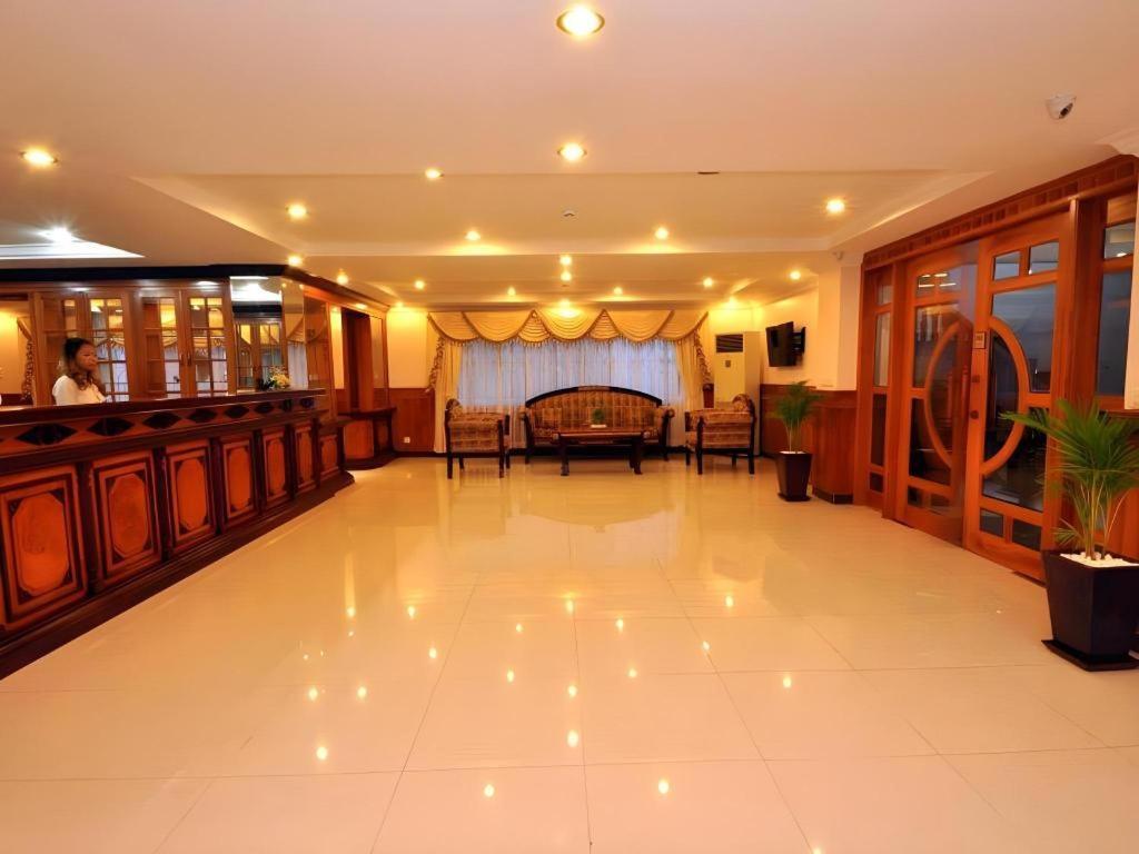 Jun Yue Hotel Phnom Penh Esterno foto