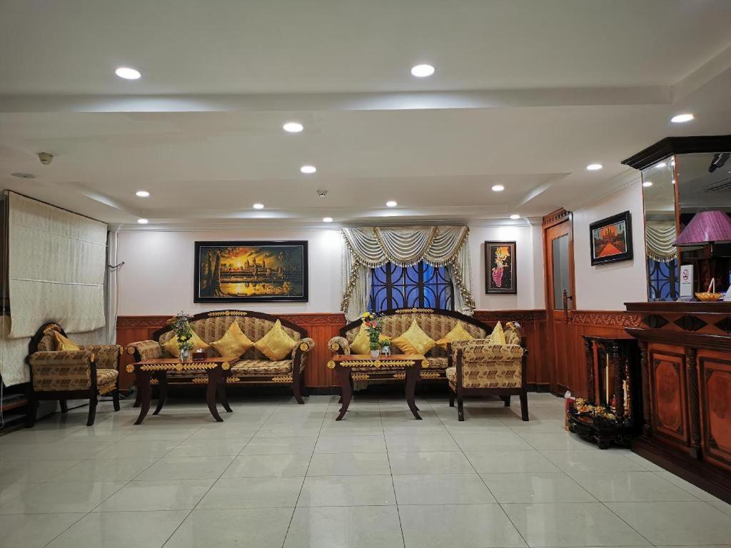 Jun Yue Hotel Phnom Penh Esterno foto