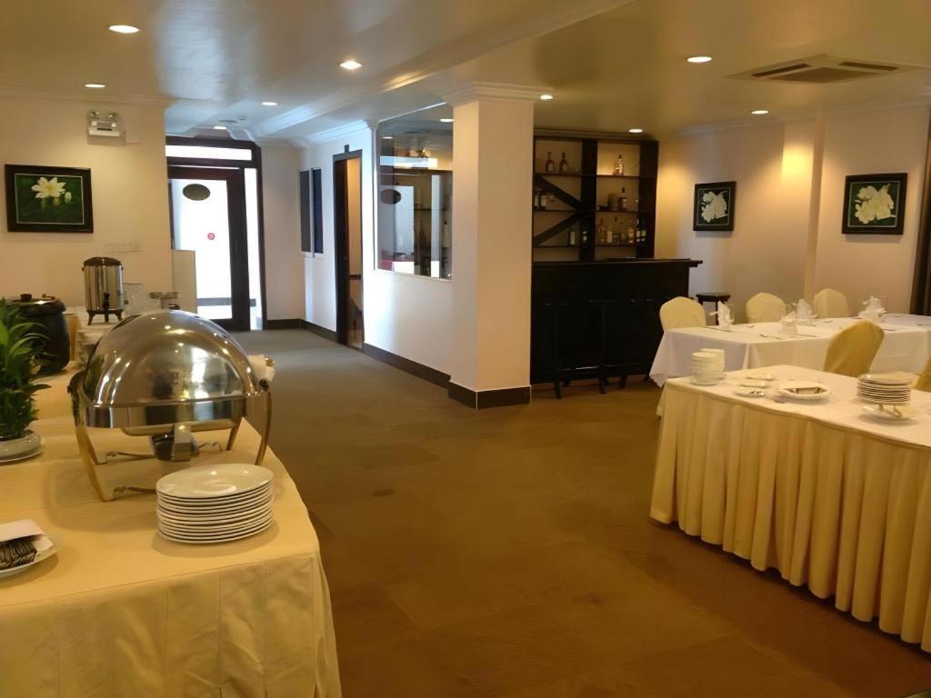 Jun Yue Hotel Phnom Penh Esterno foto