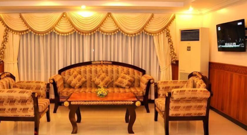 Jun Yue Hotel Phnom Penh Esterno foto