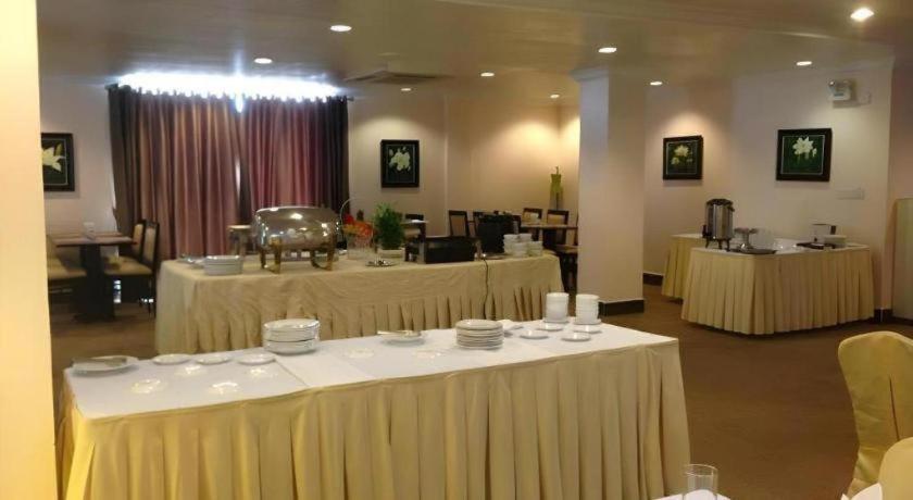 Jun Yue Hotel Phnom Penh Esterno foto