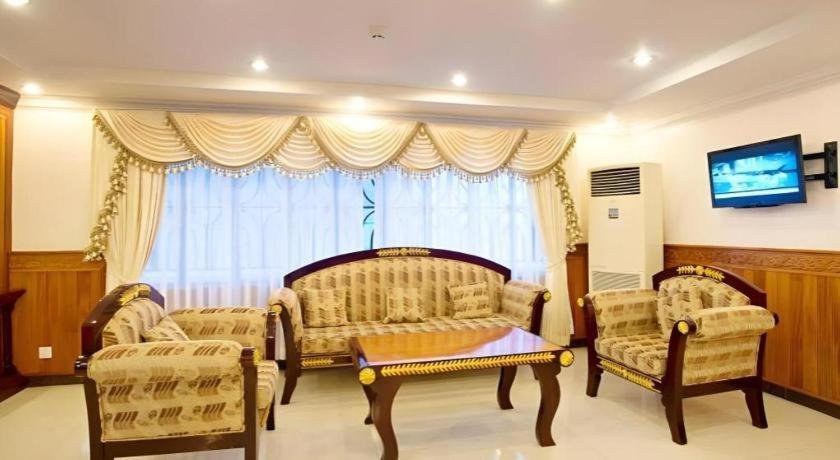 Jun Yue Hotel Phnom Penh Esterno foto