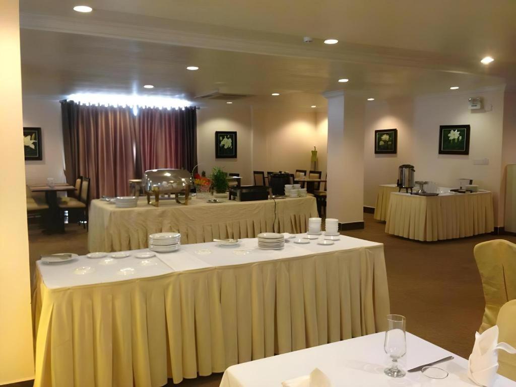 Jun Yue Hotel Phnom Penh Esterno foto
