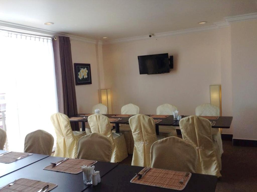 Jun Yue Hotel Phnom Penh Esterno foto